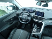 Peugeot 3008  1.5 BlueHDi Family