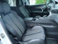 Peugeot 3008  1.5 BlueHDi Family