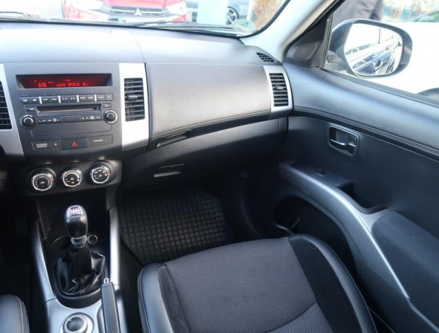 Mitsubishi Outlander  2.2 DI-D 