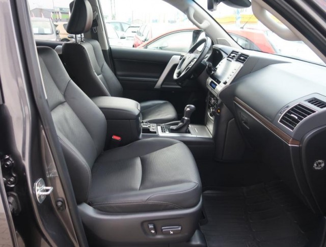 Toyota Land Cruiser  2.8 D-4D 