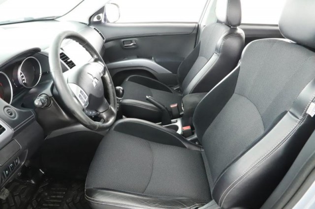 Mitsubishi Outlander  2.2 DI-D 