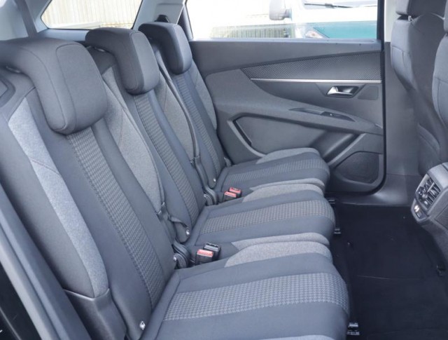 Peugeot 5008  1.5 BlueHDi 