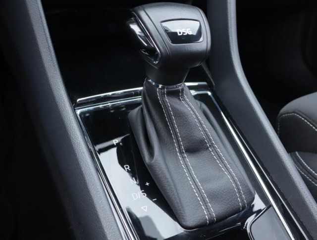 Škoda Karoq  1.5 TSI Sportline