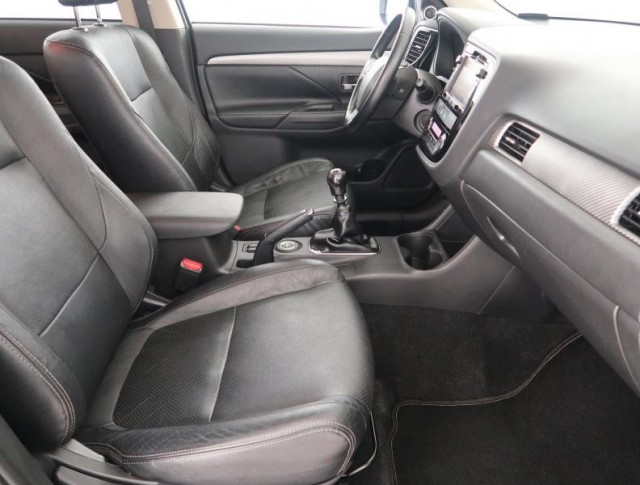 Mitsubishi Outlander  2.2 DI-D 