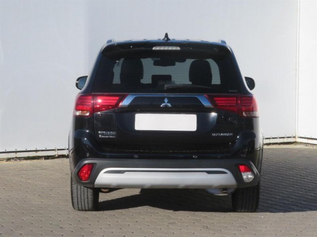 Mitsubishi Outlander  2.0 
