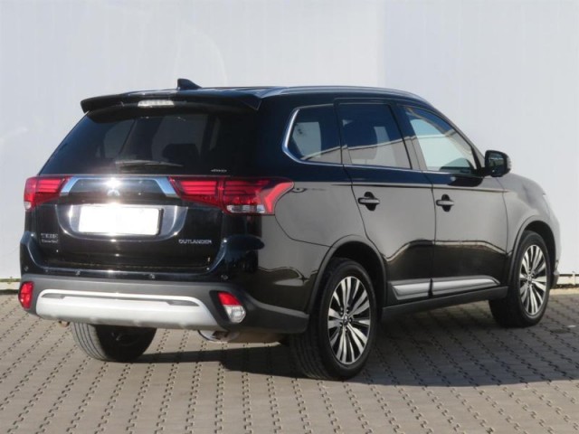 Mitsubishi Outlander  2.0 