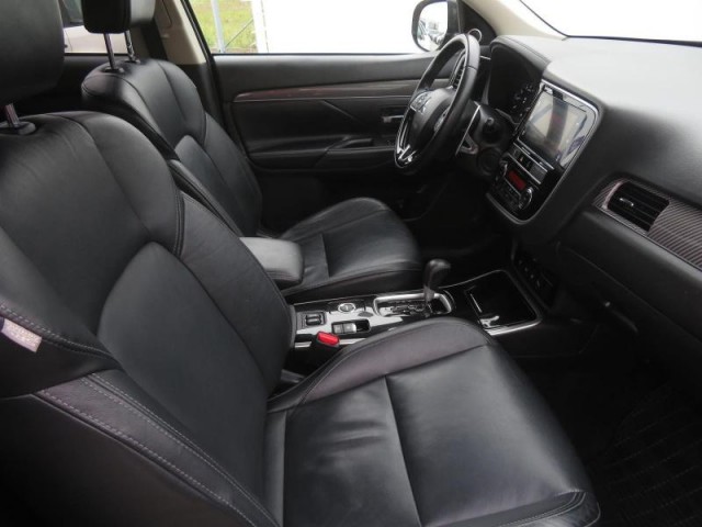 Mitsubishi Outlander  2.0 