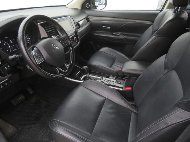 Mitsubishi Outlander  2.0 
