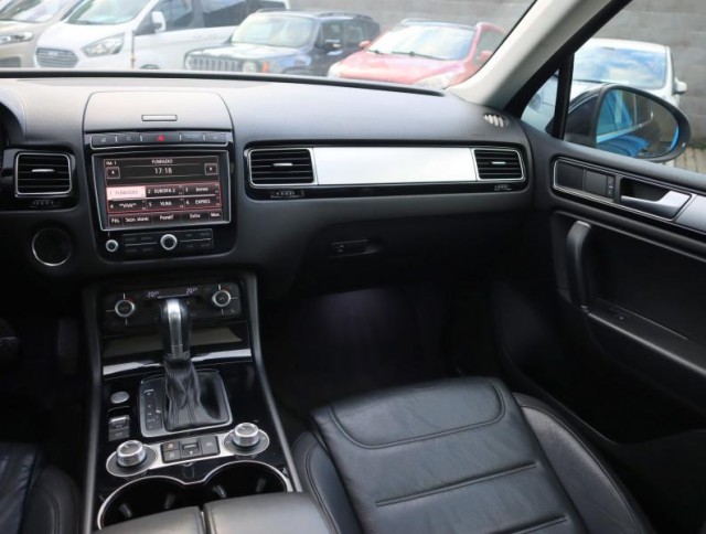 Volkswagen Touareg  3.0 TDI 