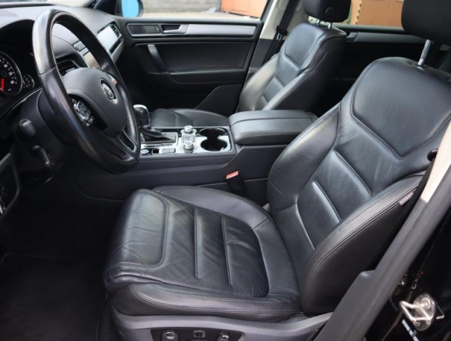 Volkswagen Touareg  3.0 TDI 