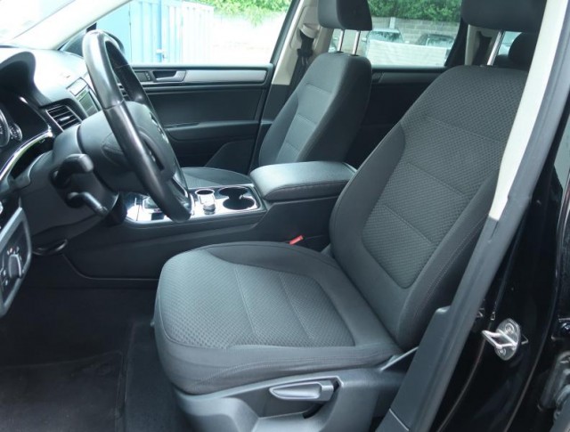 Volkswagen Touareg  3.0 TDI Business