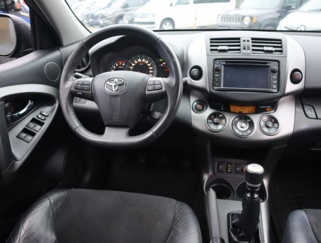 Toyota RAV 4  2.0 VVT-i 