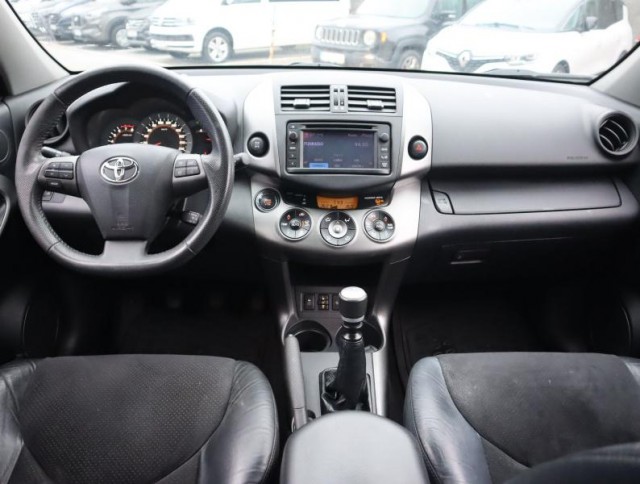 Toyota RAV 4  2.0 VVT-i 
