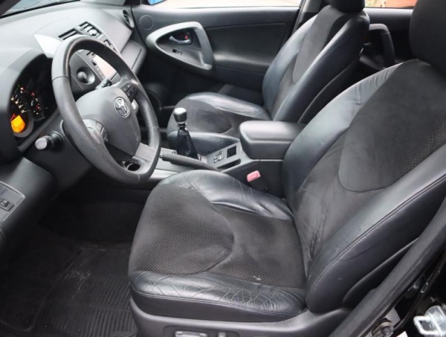 Toyota RAV 4  2.0 VVT-i 