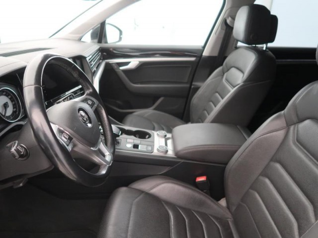 Volkswagen Touareg  3.0 TDI 