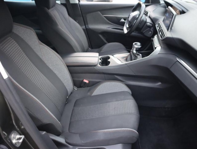 Peugeot 3008  1.5 BlueHDi 