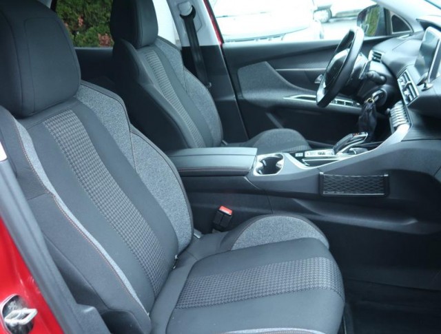 Peugeot 3008  1.6 BlueHDi Family