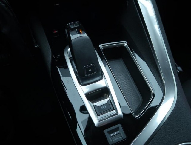 Peugeot 3008  1.6 BlueHDi Family