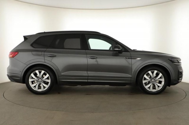 Volkswagen Touareg  3.0 TDI R-Line