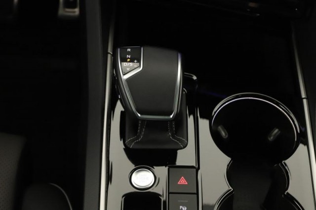 Volkswagen Touareg  3.0 TDI R-Line