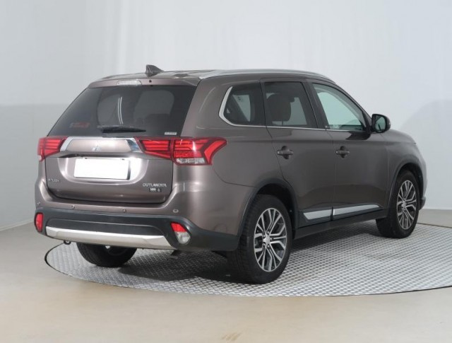 Mitsubishi Outlander  2.2 DI-D 