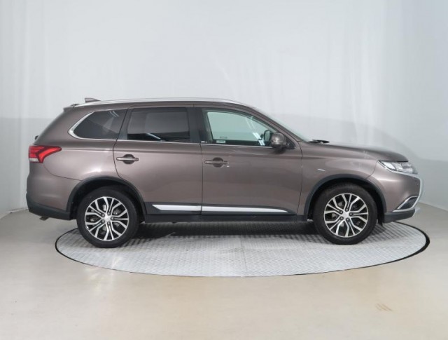 Mitsubishi Outlander  2.2 DI-D 