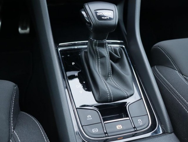 Škoda Karoq  2.0 TSI Sportline