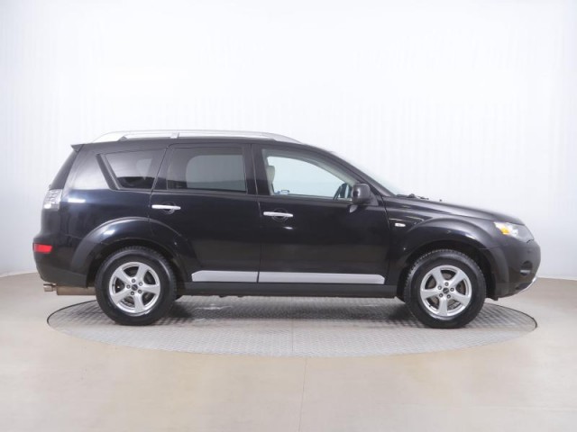 Mitsubishi Outlander  2.4 MIVEC Intense