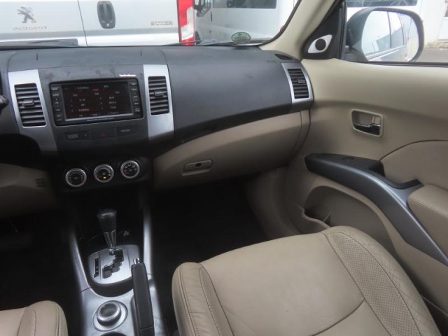 Mitsubishi Outlander  2.4 MIVEC Intense