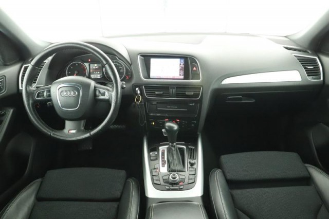 Audi Q5  3.0 TDI S line