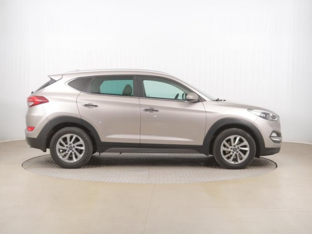 Hyundai Tucson  2.0 CRDi 