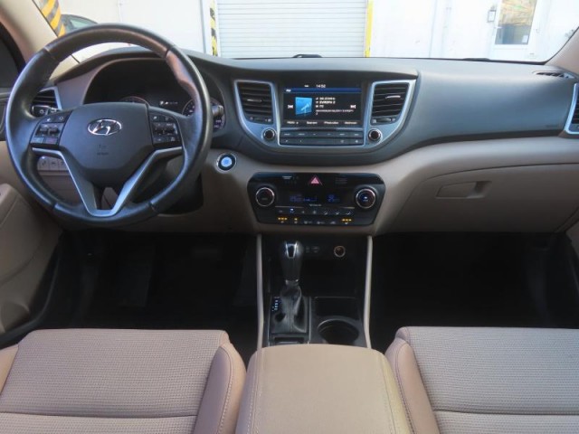 Hyundai Tucson  2.0 CRDi 