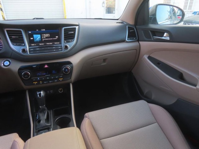 Hyundai Tucson  2.0 CRDi 