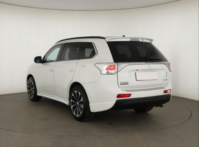 Mitsubishi Outlander  2.2 DI-D Invite