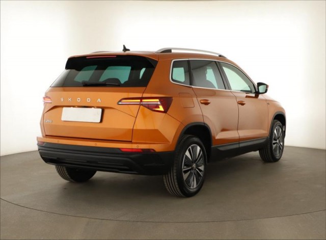 Škoda Karoq  1.0 TSI Drive