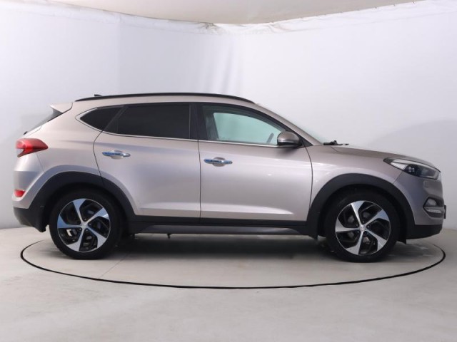 Hyundai Tucson  2.0 CRDi 