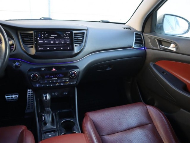 Hyundai Tucson  2.0 CRDi 