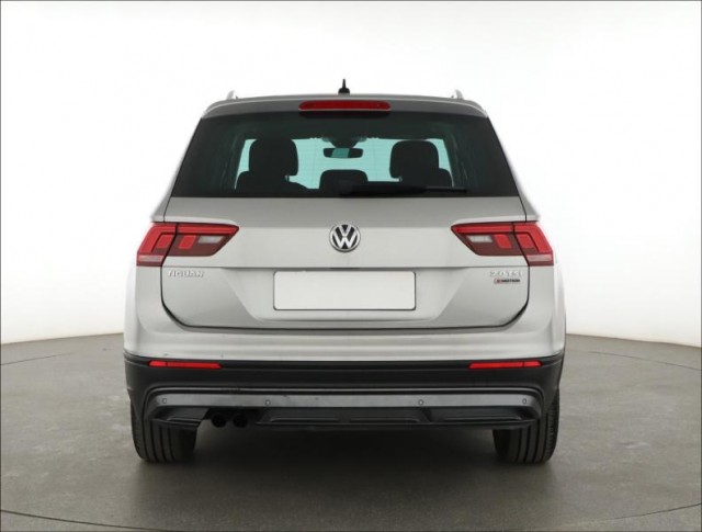 Volkswagen Tiguan  2.0 TSI 
