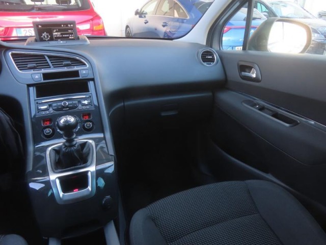 Peugeot 5008  1.6 HDi 