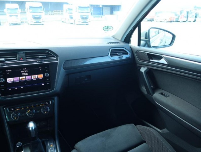 Volkswagen Tiguan  2.0 TSI 