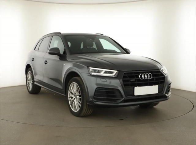 Audi Q5  2.0 TDI S line