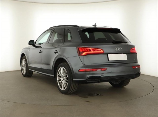Audi Q5  2.0 TDI S line