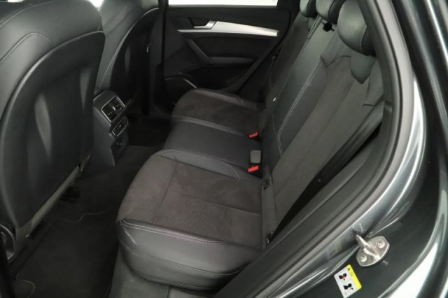 Audi Q5  2.0 TDI S line