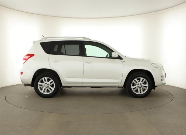 Toyota RAV 4  2.0 VVT-i 