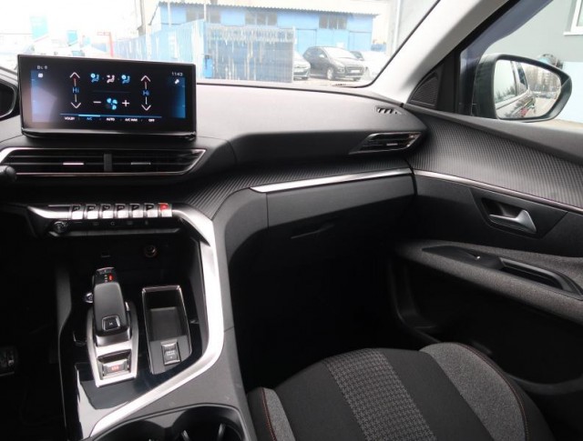 Peugeot 3008  1.5 BlueHDi 