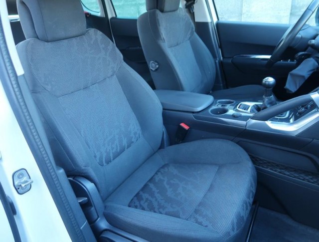 Peugeot 3008  1.6 VTi 