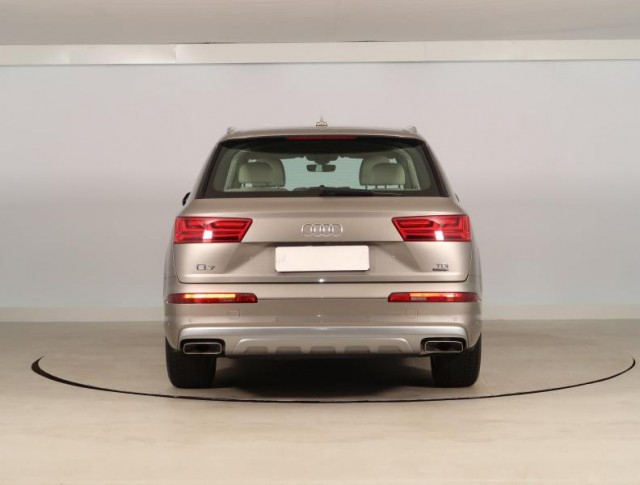 Audi Q7  3.0 TDI 