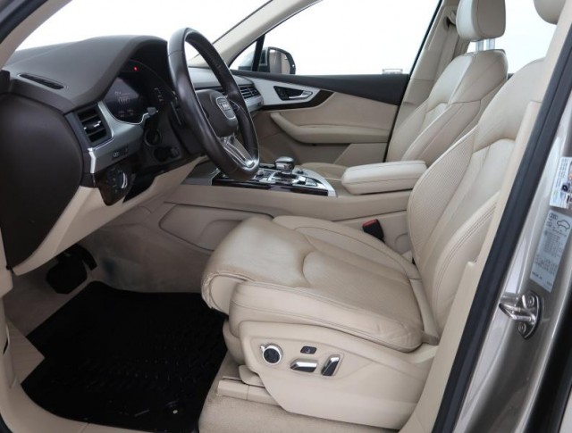 Audi Q7  3.0 TDI 