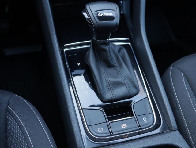 Škoda Karoq  1.5 TSI Fresh