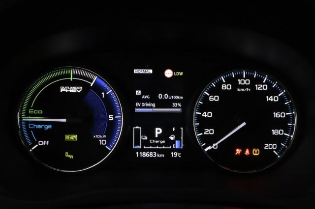 Mitsubishi Outlander  2.4 PHEV 